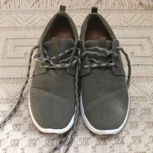 EUC Toms sneakers